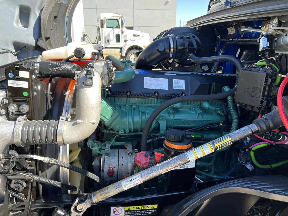 How To Replace The Volvo D13 Alternator of Your VNL
